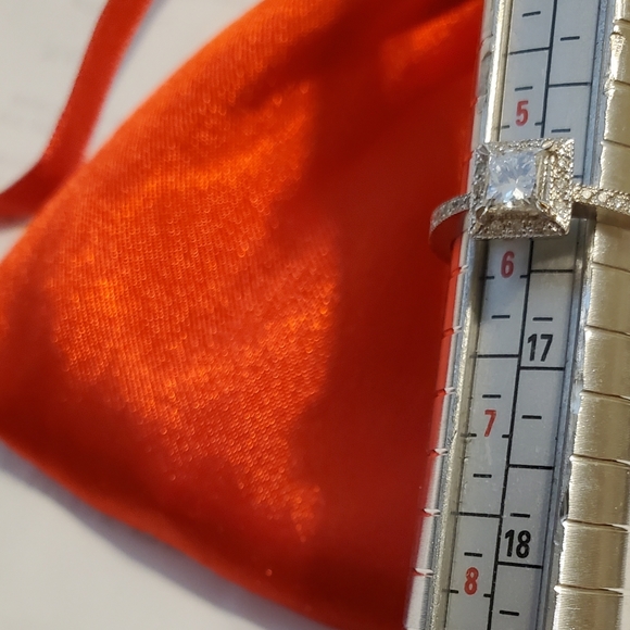 New & unworn 18K White Gold - Diamond Engagement Ring - Picture 11 of 16